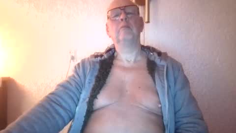 Snapshot of smoothy5460 chatting on 01/10/25, 06:28 smoothy5460 online show from 01/10/25, 06:28