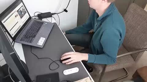 Snapshot of sneakerboy444 chatting on 10/24/25, 09:17 sneakerboy444 online show from 10/24/25, 09:17