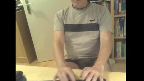 Snapshot of sneaxfreund chatting on 12/22/24, 11:41 sneaxfreund online show from 12/22/24, 11:41