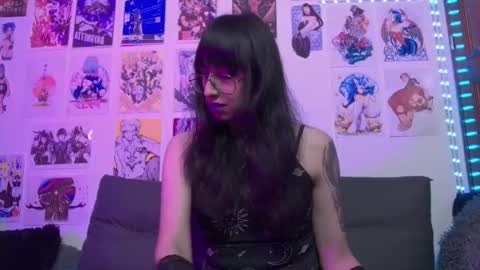 Snapshot of snowblack_ chatting on 01/27/25, 03:28 Snow and Bubble online show from 01/27/25, 03:28