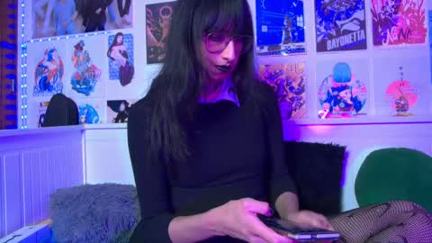 Snapshot of snowblack_ chatting on 02/16/25, 10:21 Snow and Bubble online show from 02/16/25, 10:21