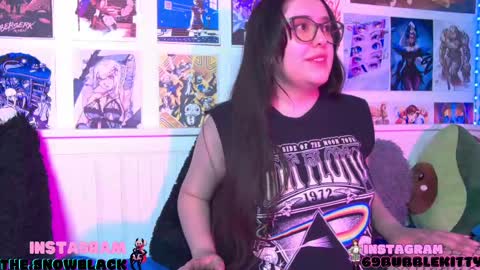 Snapshot of snowblack_ chatting on 03/10/25, 02:37 Snow and Bubble online show from 03/10/25, 02:37
