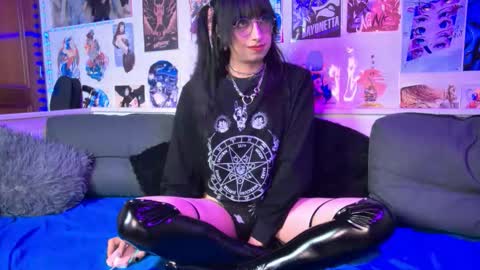 Snapshot of snowblack_ chatting on 09/08/25, 07:46 Snow and Bubble online show from 09/08/25, 07:46