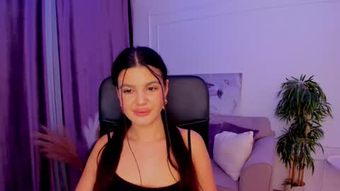 Snapshot of snowingwinter chatting on 02/11/25, 12:06 snowingwinter online show from 02/11/25, 12:06