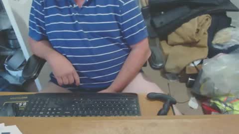 Snapshot of snwplwdrvr chatting on 09/08/25, 06:29 snwplwdrvr online show from 09/08/25, 06:29