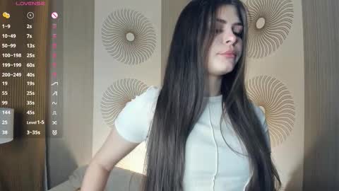 Snapshot of so__sweet chatting on 11/16/25, 09:09 Alice - Birthday Girl online show from 11/16/25, 09:09