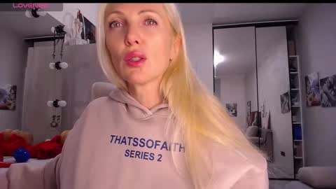 Monna online show from 11/01/25, 06:21