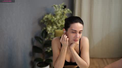 Yesenia online show from 01/04/25, 10:02