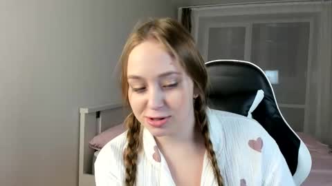 Snapshot of sofaris chatting on 12/27/24, 11:42 Sophy online show from 12/27/24, 11:42