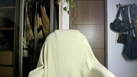Snapshot of soff_honey chatting on 02/04/25, 10:10 soff_honey online show from 02/04/25, 10:10