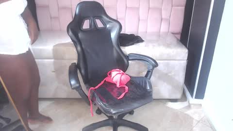 Snapshot of soffia_b chatting on 09/23/25, 03:09 soffia_b online show from 09/23/25, 03:09