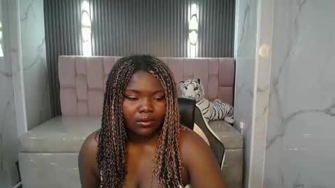 soffia_b online show from 10/11/25, 03:17