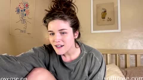 Julia    online show from 02/20/25, 01:36