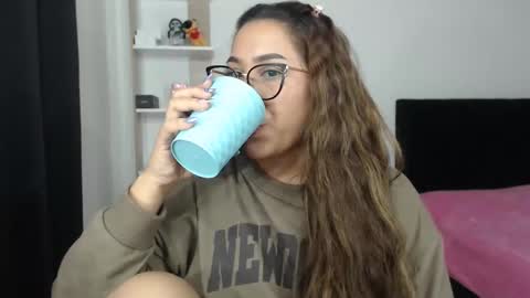 Snapshot of sofi4__ chatting on 03/07/25, 02:25 sofi online show from 03/07/25, 02:25