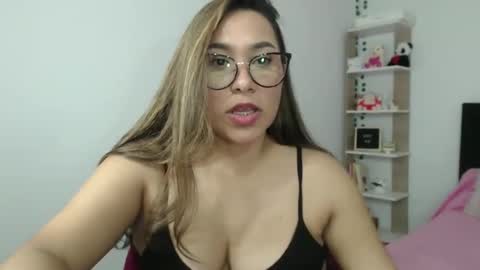 Snapshot of sofi4__ chatting on 03/11/25, 02:10 sofi online show from 03/11/25, 02:10