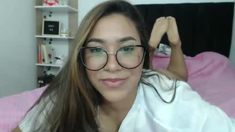 Snapshot of sofi4__ chatting on 03/11/25, 09:02 sofi online show from 03/11/25, 09:02