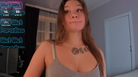 Snapshot of sofi___love chatting on 12/17/24, 12:12 Sofi online show from 12/17/24, 12:12