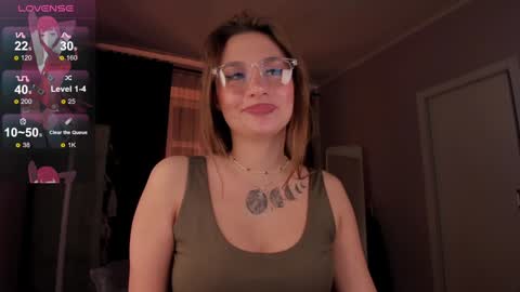 Snapshot of sofi___love chatting on 02/05/25, 01:04 Sofi online show from 02/05/25, 01:04