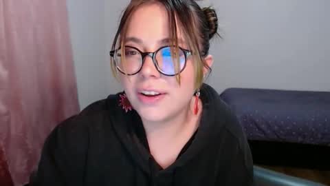 Sofi Lynch online show from 11/09/25, 08:45