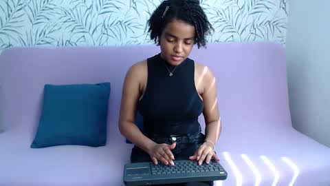 Snapshot of sofi_z chatting on 12/23/24, 03:55 Sofi online show from 12/23/24, 03:55