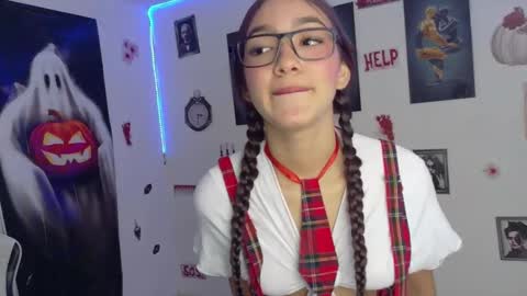 Snapshot of sofia_arango1107 chatting on 10/13/25, 07:03 sofia_arango1107 online show from 10/13/25, 07:03