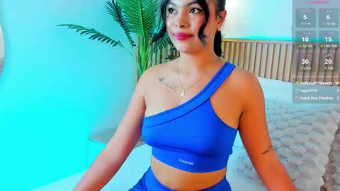 Snapshot of sofia_balze chatting on 10/24/25, 01:03 Sofi online show from 10/24/25, 01:03