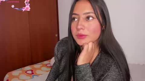 Snapshot of sofia_gonzalez1 chatting on 09/17/25, 08:32 Sofia but you can call me Sofi online show from 09/17/25, 08:32