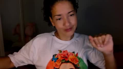 Sofia  online show from 11/25/25, 10:21