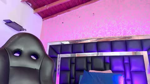 Sofia online show from 11/10/25, 03:05