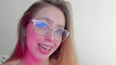 Snapshot of sofia_palacios_ chatting on 02/06/25, 07:35 online show from 02/06/25, 07:35