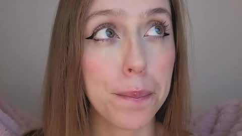 Snapshot of sofia_palacios_ chatting on 10/08/25, 03:59 online show from 10/08/25, 03:59