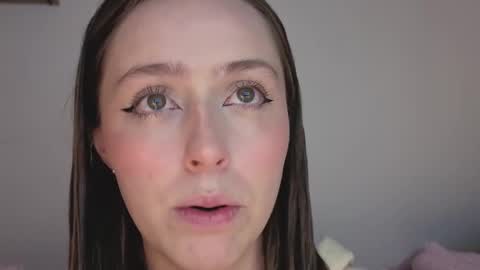 Snapshot of sofia_palacios_ chatting on 11/04/25, 03:49 online show from 11/04/25, 03:49