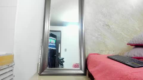 Snapshot of sofia_walke chatting on 02/13/25, 01:15 Sofia walke online show from 02/13/25, 01:15