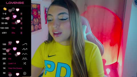 Snapshot of sofiacarti_ chatting on 02/06/25, 12:22 online show from 02/06/25, 12:22