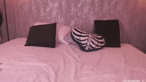 Sofia online show from 11/13/25, 01:32