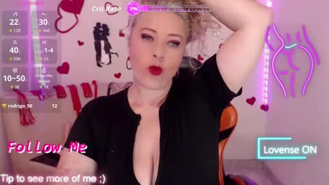 Snapshot of sofiacurvy45 chatting on 11/20/25, 12:11 sofiacurvy45 online show from 11/20/25, 12:11