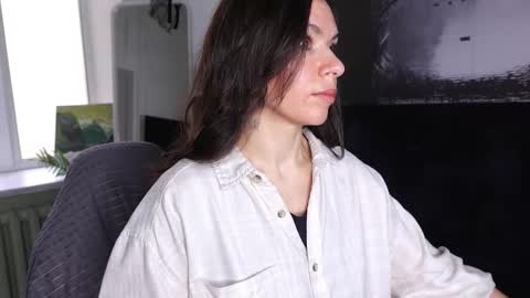 Sofia online show from 10/16/25, 06:14