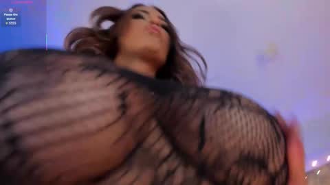 Sofia Reyes online show from 11/24/25, 09:36