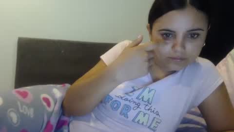 Snapshot of sofigarcia17 chatting on 01/22/25, 02:15 sofi online show from 01/22/25, 02:15