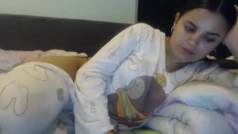Snapshot of sofigarcia17 chatting on 10/06/25, 03:59 sofi online show from 10/06/25, 03:59