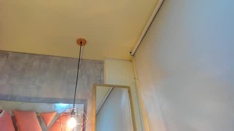 Snapshot of sofii_miller_ chatting on 12/21/24, 01:15 online show from 12/21/24, 01:15