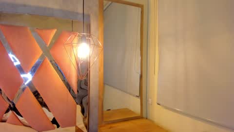 Snapshot of sofii_miller_ chatting on 12/27/24, 01:11 online show from 12/27/24, 01:11