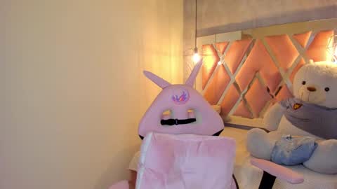 Snapshot of sofii_miller_ chatting on 01/11/25, 12:22 online show from 01/11/25, 12:22