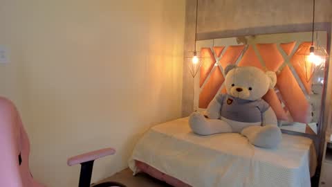 Snapshot of sofii_miller_ chatting on 01/11/25, 09:36 online show from 01/11/25, 09:36