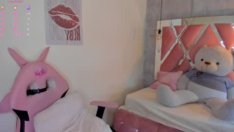 Snapshot of sofii_miller_ chatting on 02/04/25, 06:49 online show from 02/04/25, 06:49