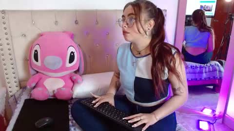 Snapshot of sofiimoon chatting on 10/20/25, 11:32 sofiimoon online show from 10/20/25, 11:32