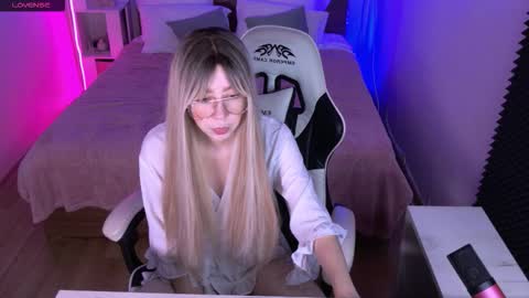 Sofia online show from 10/17/25, 04:15