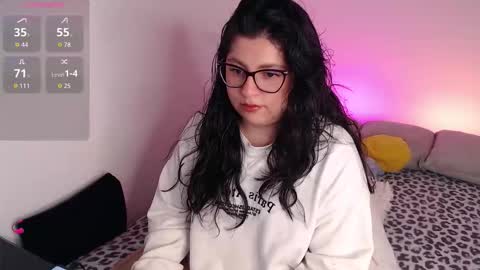 Snapshot of sofix_ chatting on 10/17/25, 03:36 Lau online show from 10/17/25, 03:36