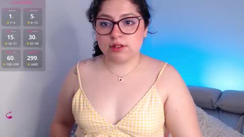 Snapshot of sofix_ chatting on 10/21/25, 11:44 Lau online show from 10/21/25, 11:44