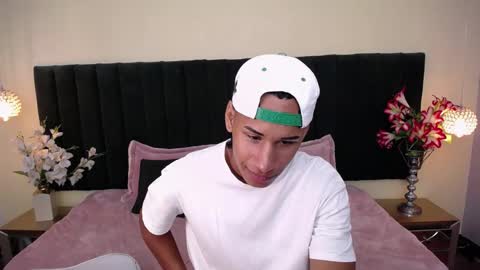 Snapshot of soft_attraction chatting on 10/18/25, 07:47 Cam and Amy online show from 10/18/25, 07:47